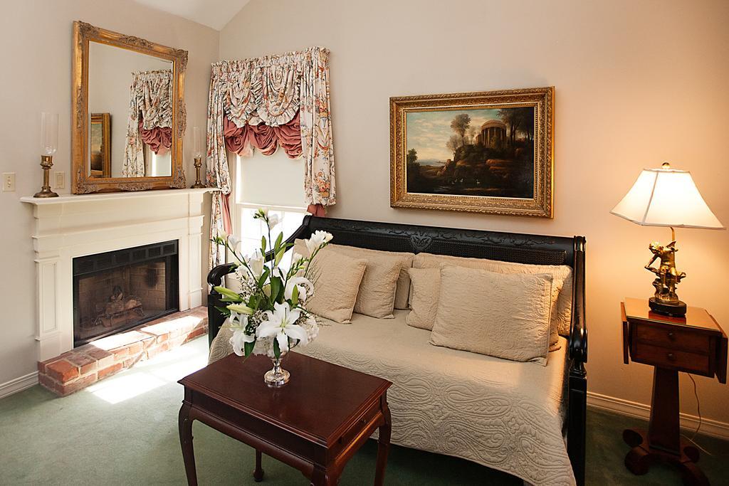 Monmouth Historic Inn Natchez Oda fotoğraf