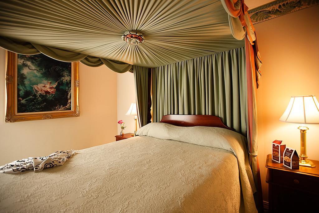 Monmouth Historic Inn Natchez Oda fotoğraf